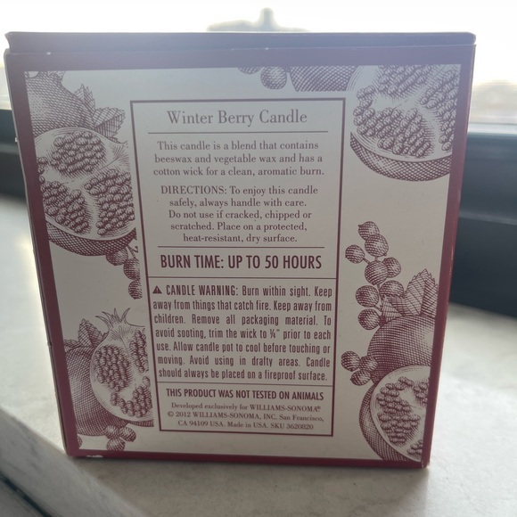 Williams Sonoma Winter Berry Candle - NEW IN BOX 9oz - Picture 2 of 6